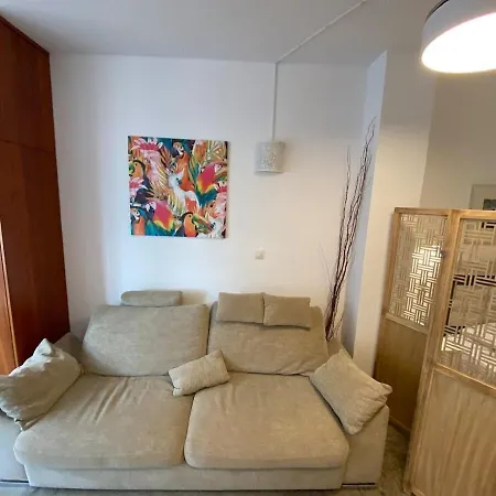Cozy By The Ocean Apartment *